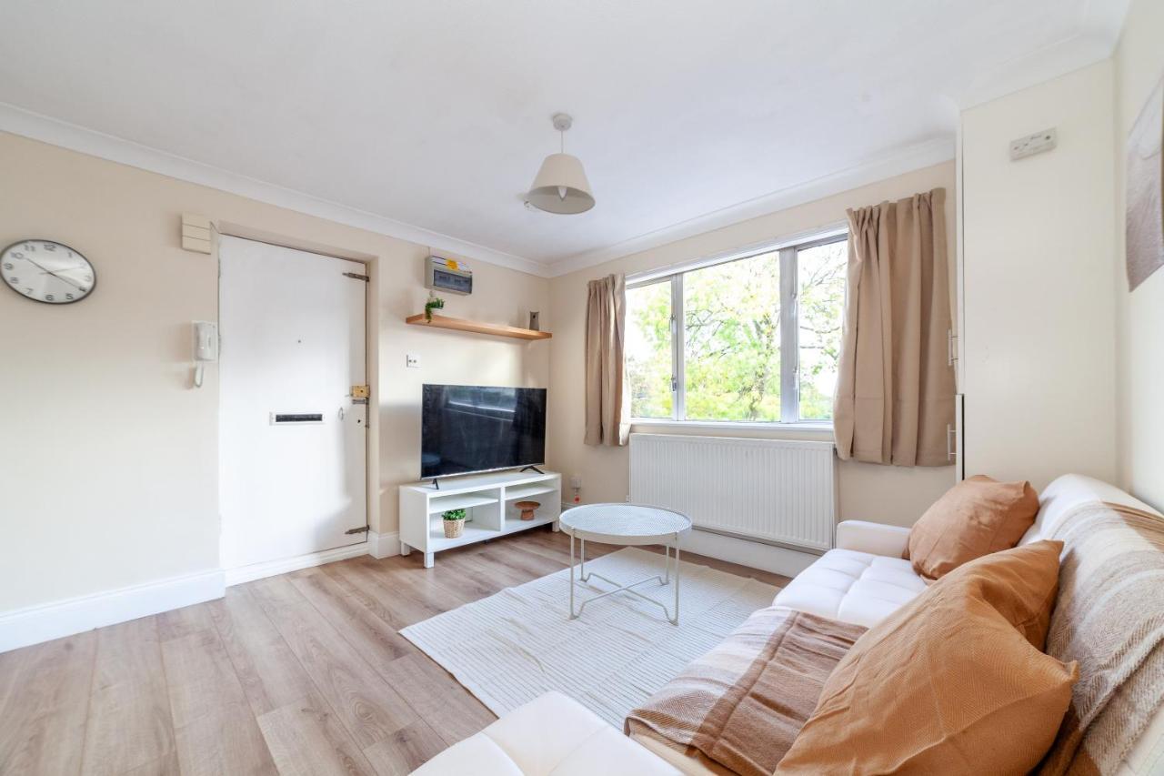 Lovely Studio Flat In Wimbledon W/ Free Parking Londres Exterior foto