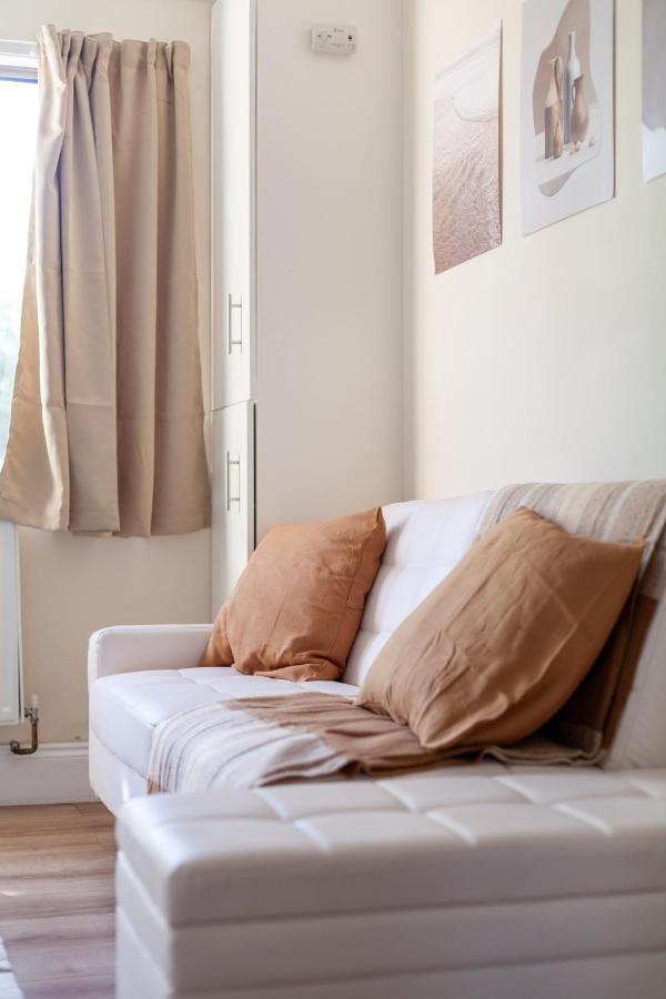 Lovely Studio Flat In Wimbledon W/ Free Parking Londres Exterior foto