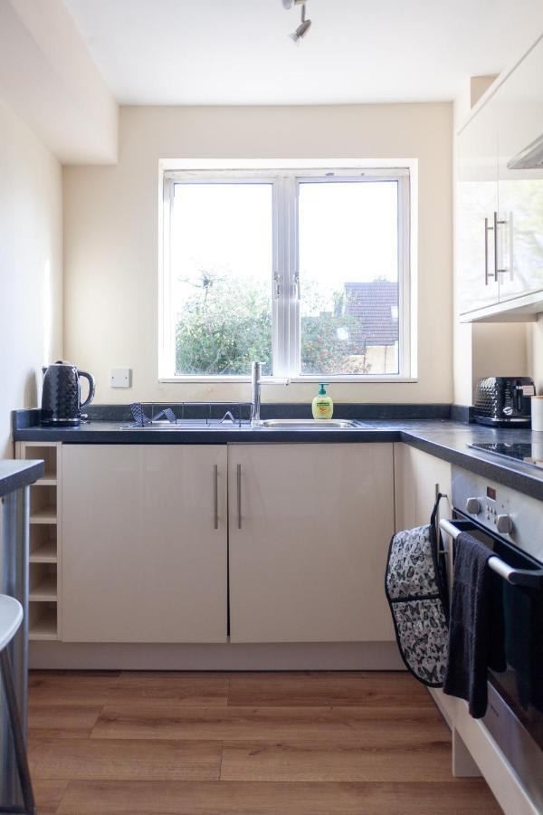 Lovely Studio Flat In Wimbledon W/ Free Parking Londres Exterior foto