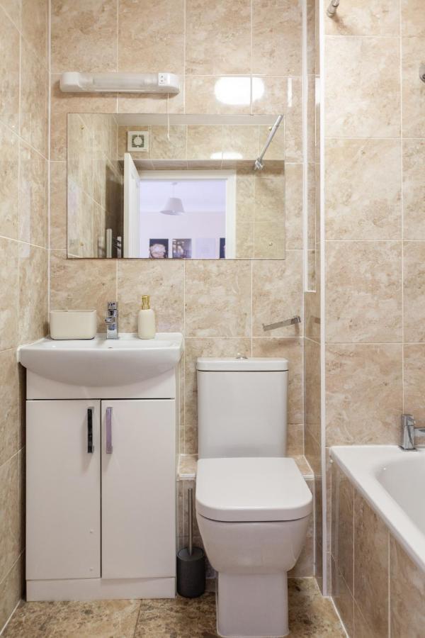 Lovely Studio Flat In Wimbledon W/ Free Parking Londres Exterior foto