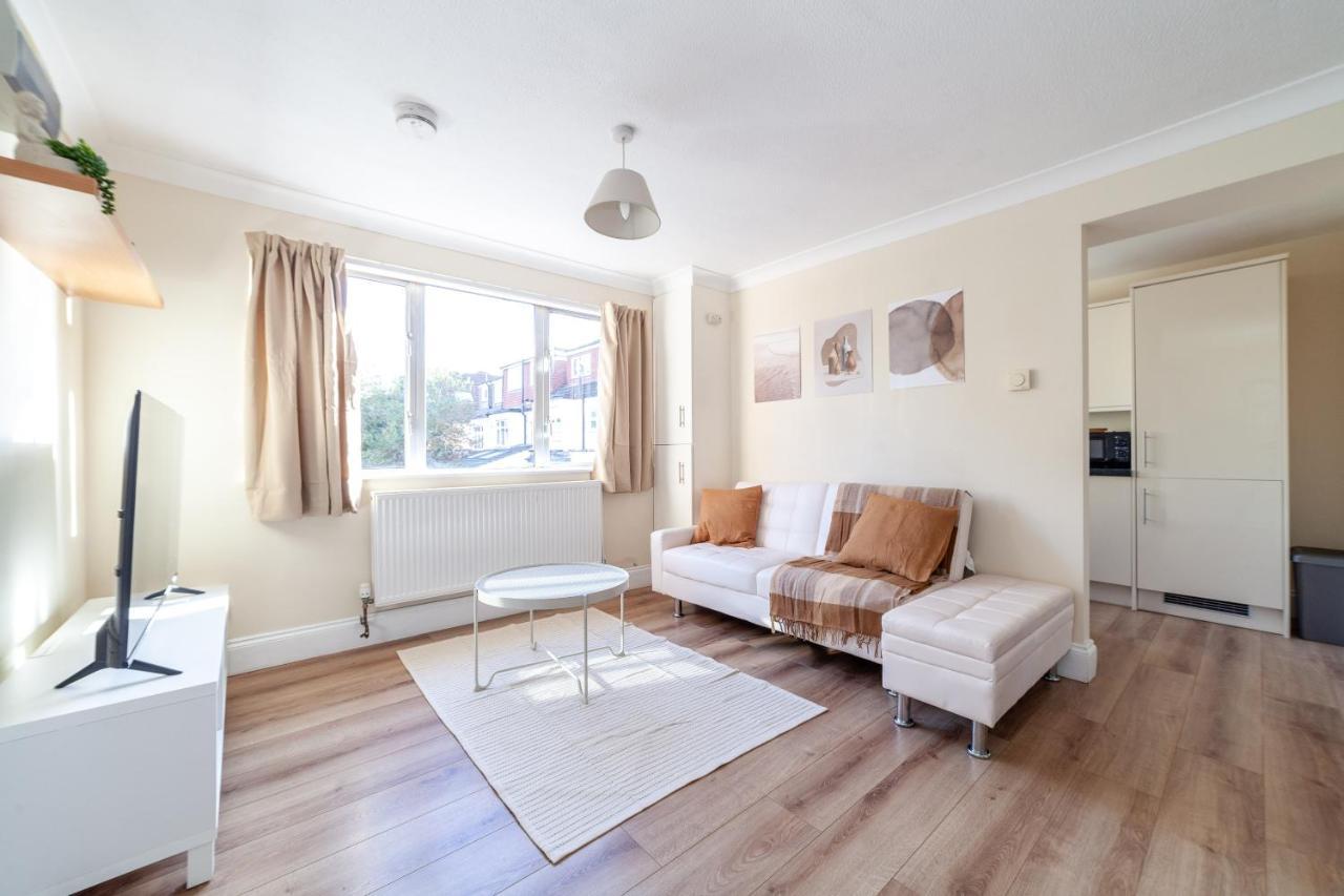 Lovely Studio Flat In Wimbledon W/ Free Parking Londres Exterior foto