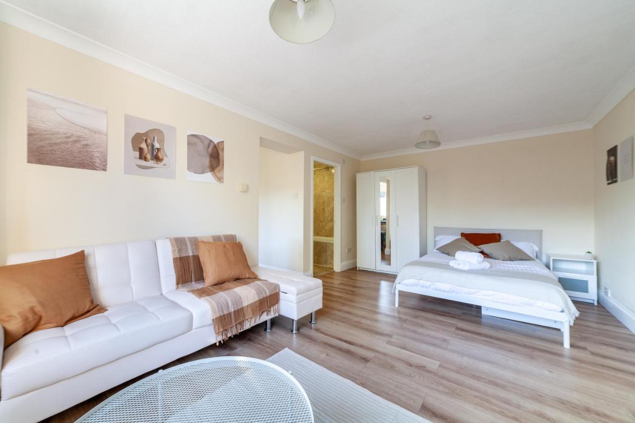 Lovely Studio Flat In Wimbledon W/ Free Parking Londres Exterior foto